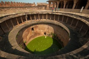 well-inside-gwalior-fort-marathipizza