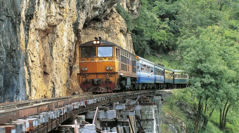 dangerous-railway-route-marathipizza08