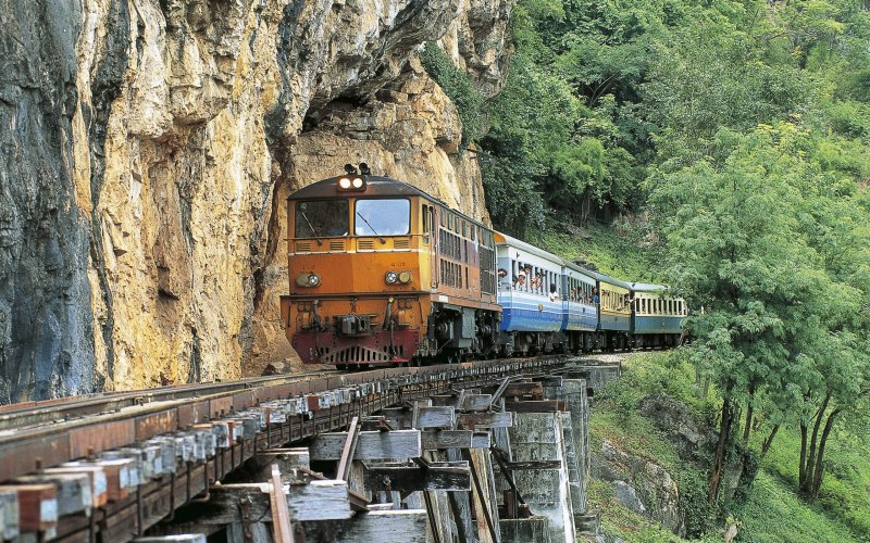 dangerous-railway-route-marathipizza08
