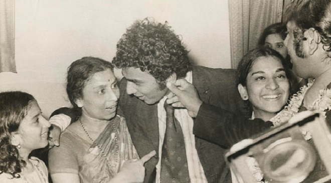 Sunil Gavaskar with Mom Inmarthi