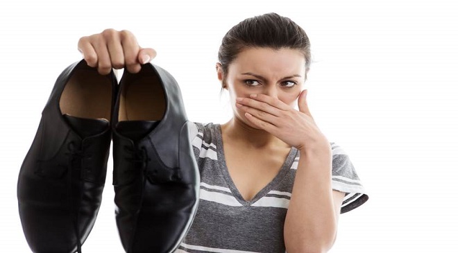 how to get rid of smelly shoes-inmarathi05