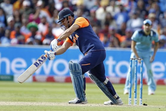 m.s dhoni using different bat logos InMarathi