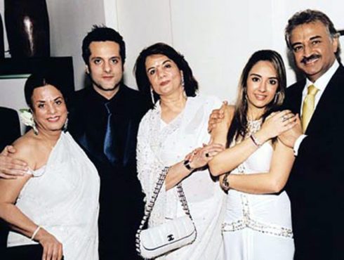 fardeen-khan-with-his-in-laws