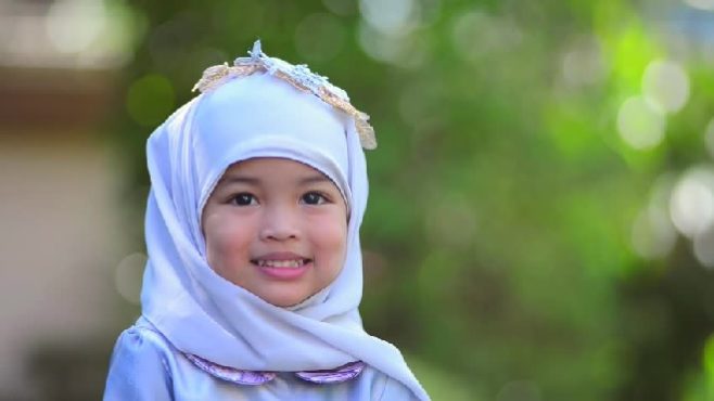 little-muslim-girl-inmarathi